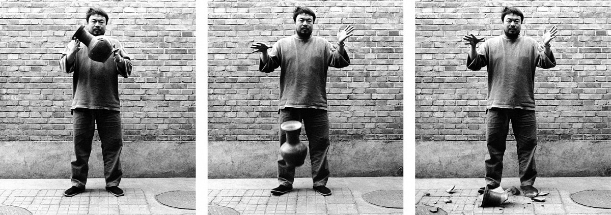 AI WEIWEI, DROPPING A HAN DYNASTY URN